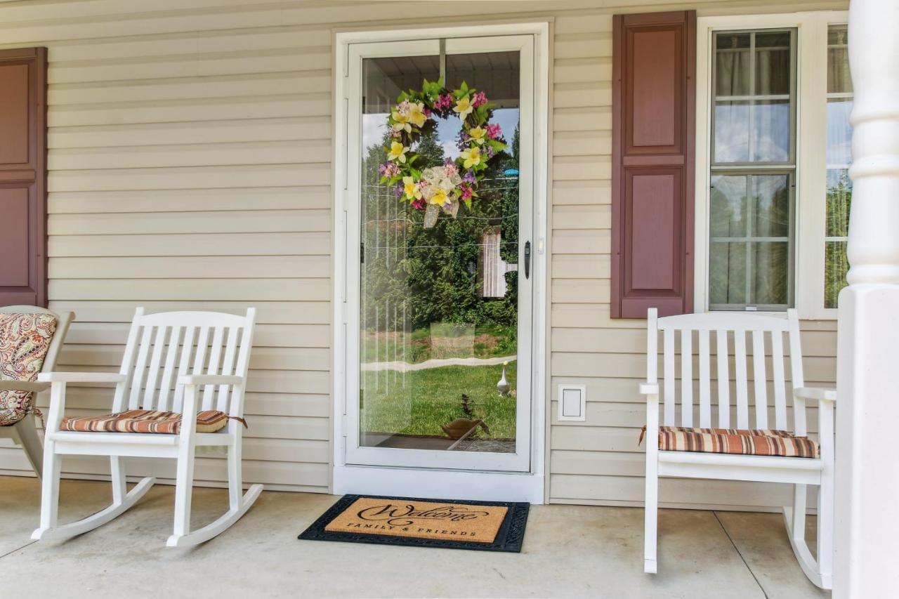 Chatham Getaway With Fireplace, Deck And Gas Grill! Экстерьер фото