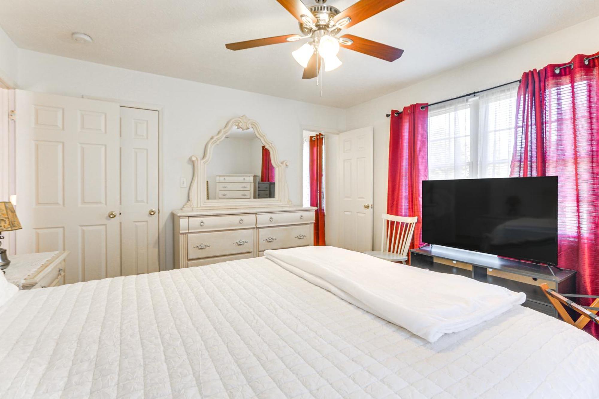 Chatham Getaway With Fireplace, Deck And Gas Grill! Экстерьер фото
