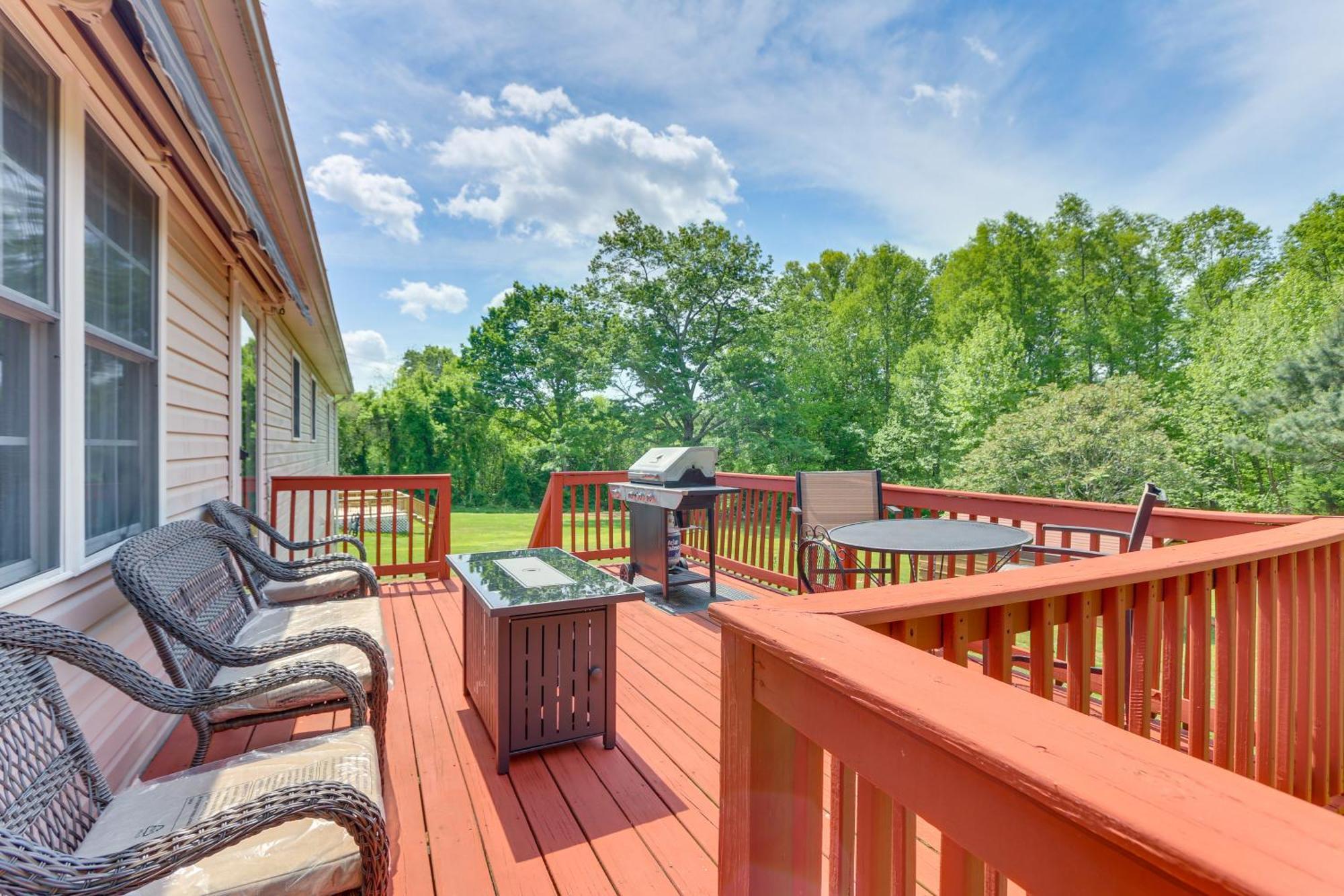 Chatham Getaway With Fireplace, Deck And Gas Grill! Экстерьер фото