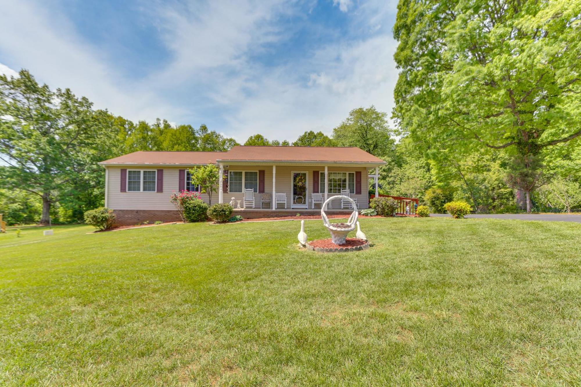Chatham Getaway With Fireplace, Deck And Gas Grill! Экстерьер фото