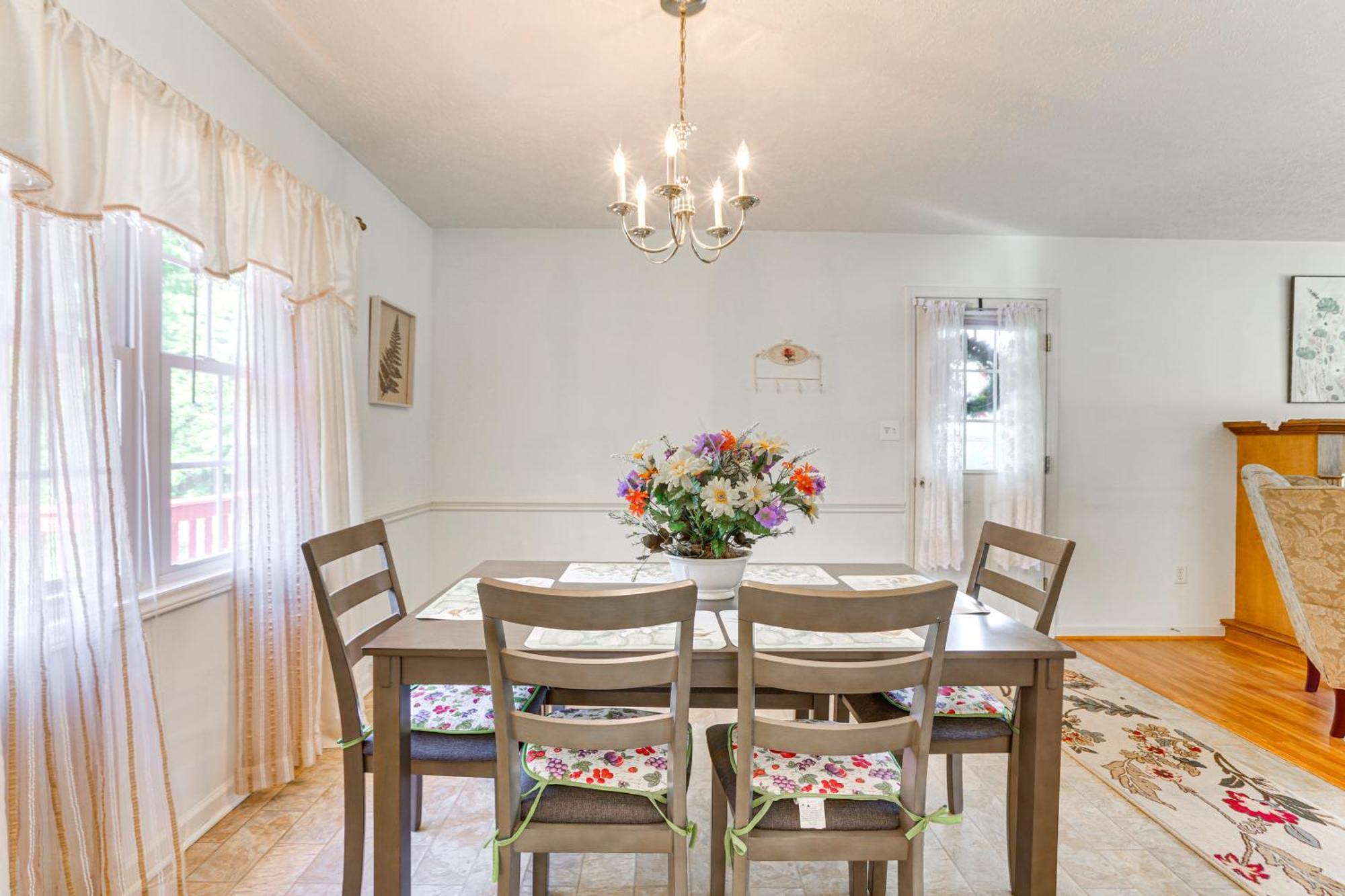Chatham Getaway With Fireplace, Deck And Gas Grill! Экстерьер фото